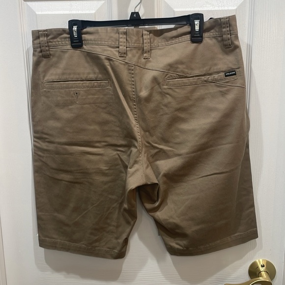 Volcom khaki shorts - Picture 3 of 4